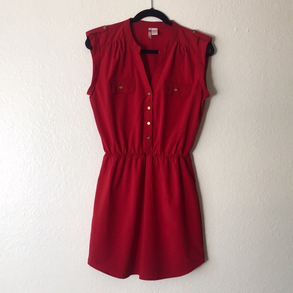 Red sleeveless dress